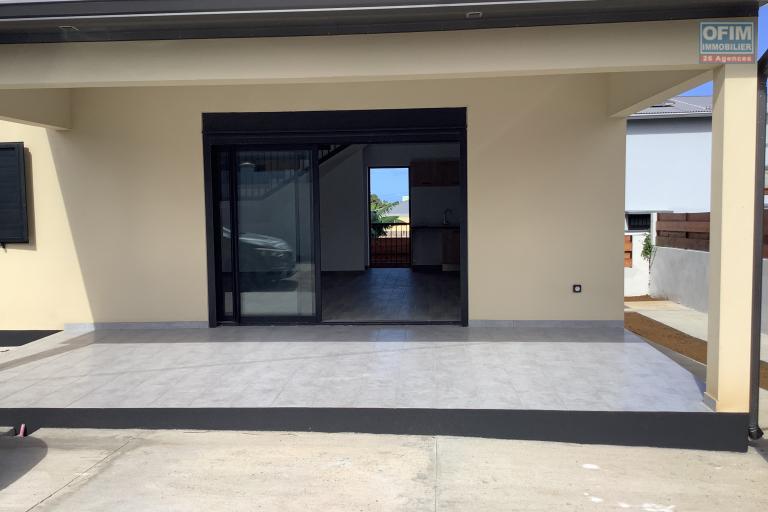 Location Maison / Villa SAINT LOUIS - LA RIVIERE – photo 2 sur 7 – Terrasse