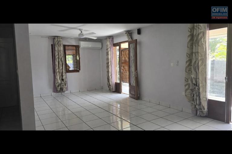 Location Maison / Villa BRAS PANON – photo 2 sur 7 – Pièce de vie lumineuse