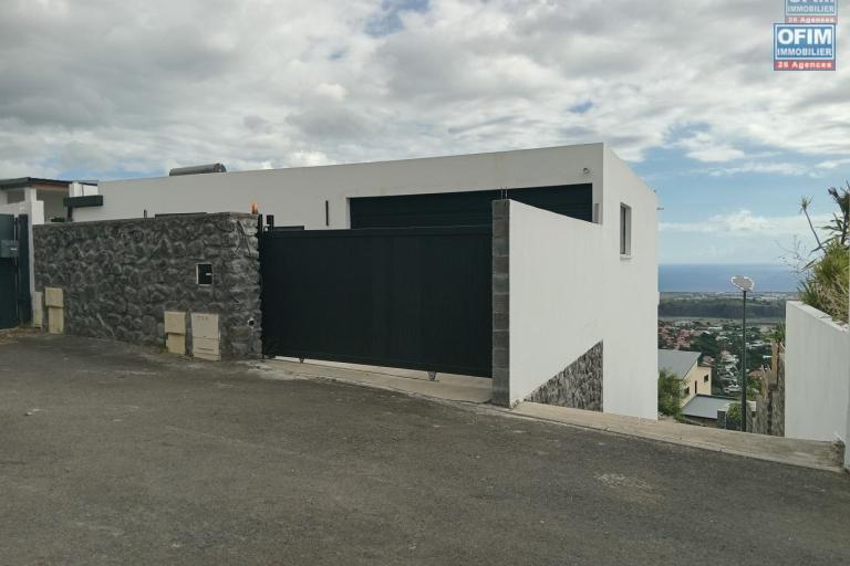 Vente Maison / Villa POSSESSION – photo 9 sur 12 – Façade