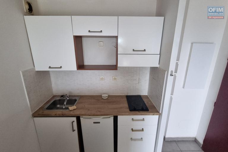 Vente Appartement SAINTE CLOTILDE – photo 5 sur 11 – Cuisine