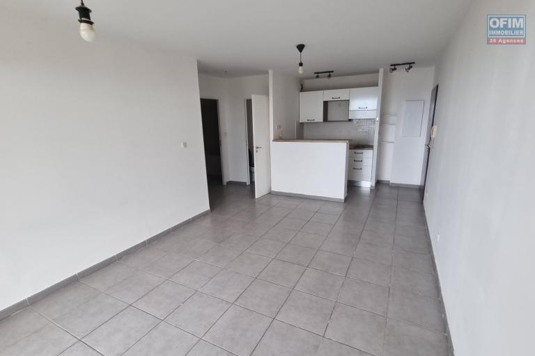 Vente Appartement SAINTE CLOTILDE – photo 2 sur 11 – Pièce de vie