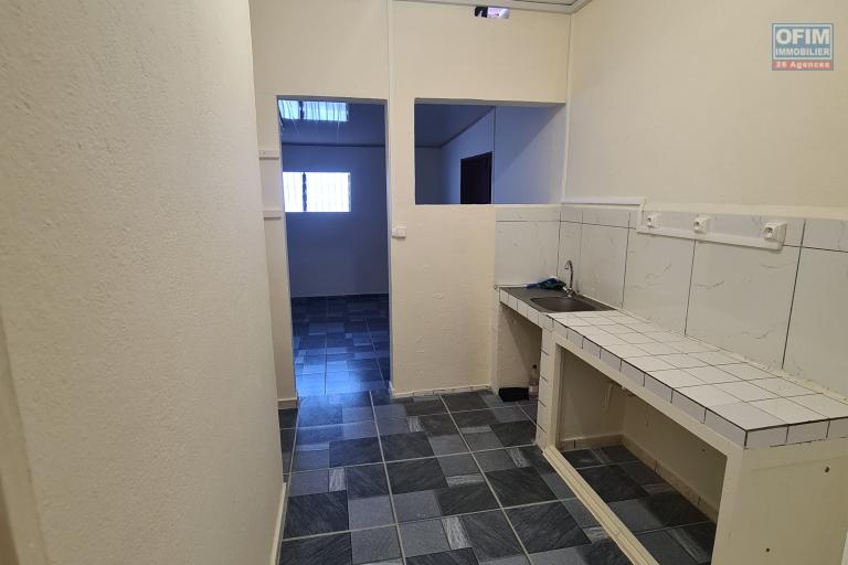 Location Maison / Villa SAINTE SUZANNE – photo 6 sur 13 – Cuisine