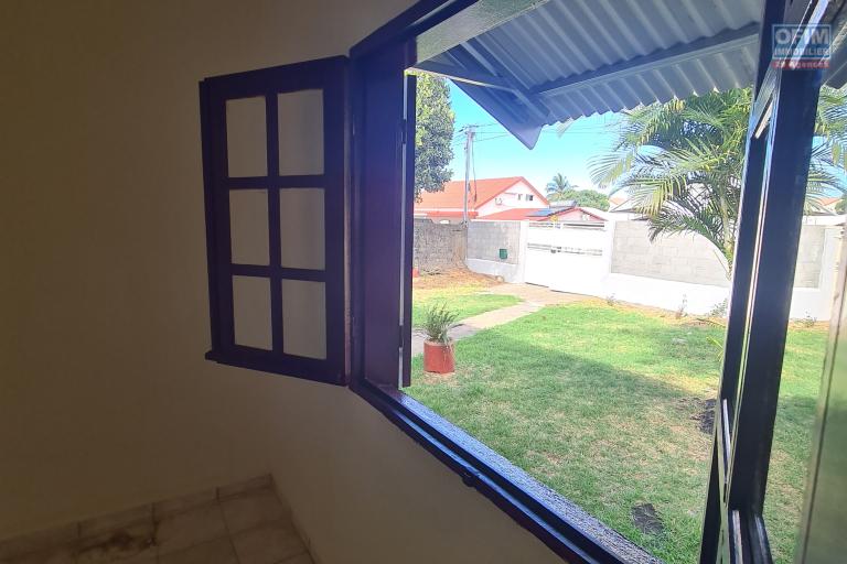 Location Maison / Villa SAINTE SUZANNE – photo 11 sur 13 – Jardin