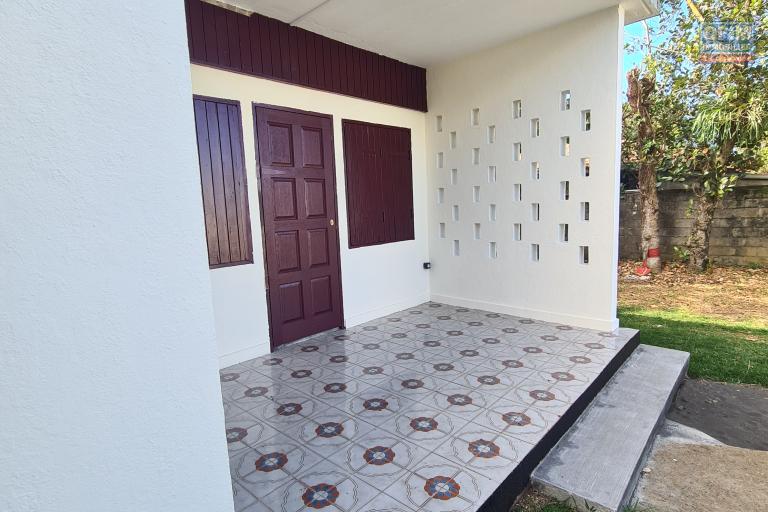 Location Maison / Villa SAINTE SUZANNE – photo 12 sur 13 – Terrasse