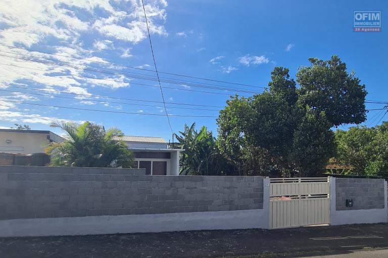 Location Maison / Villa SAINTE SUZANNE – photo 13 sur 13 – Façade