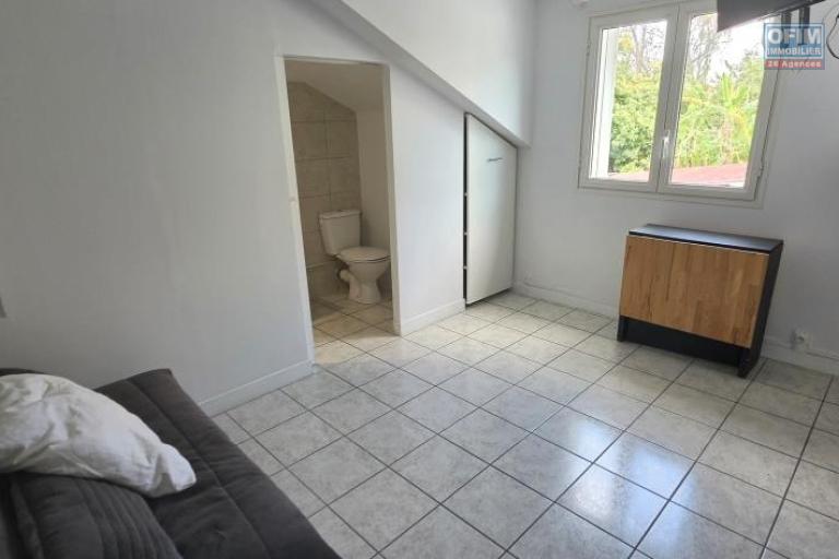 A louer joli studio MEUBLE proche de l'université ( ELECTRICITE, EAU ET WIFI COMPRIS)