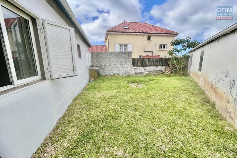 Location Maison / Villa SAINTE MARIE – photo 6 sur 6 – Jardin arboré