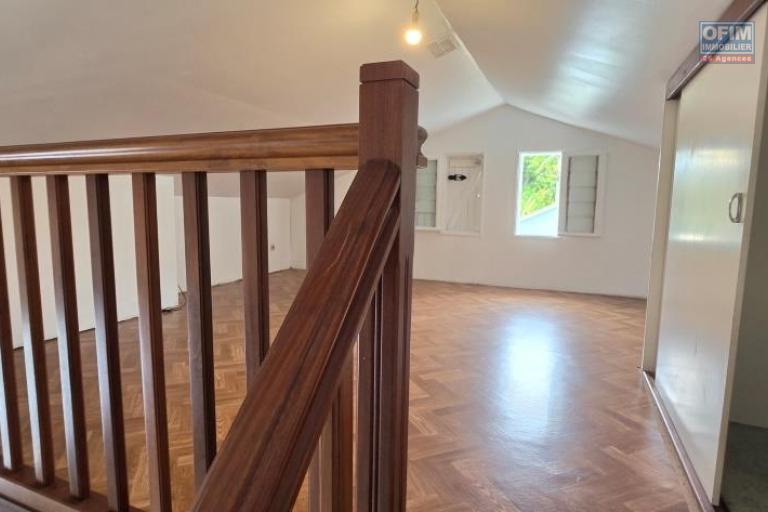 Location Maison / Villa TAMPON – photo 8 sur 14 – Mezzanine lumineuse