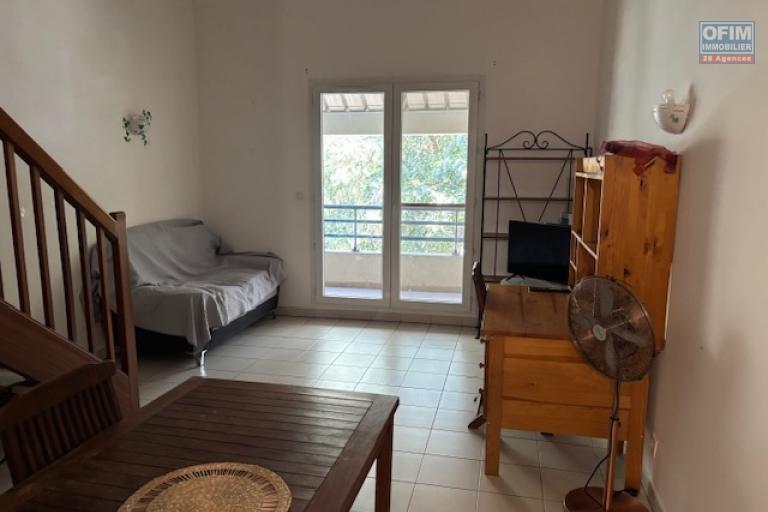Location meublée Appartement SAINT DENIS – photo 4 sur 5 – Pièce de vie