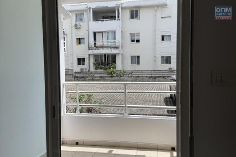 Location Appartement SAINTE CLOTILDE – photo 11 sur 16 – Terrasse