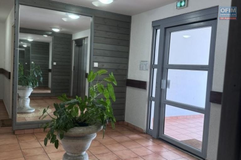 Location Appartement SAINTE CLOTILDE – photo 12 sur 16 – Parties communes