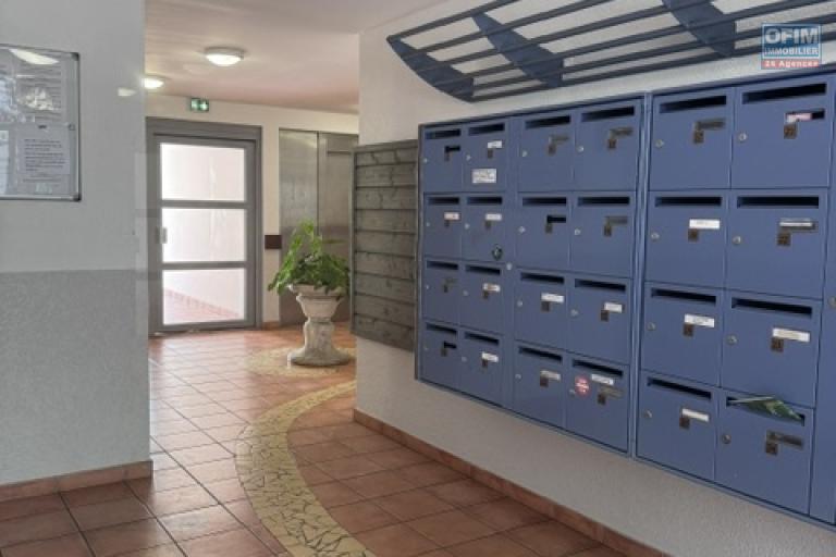 Location Appartement SAINTE CLOTILDE – photo 14 sur 16 – Parties communes