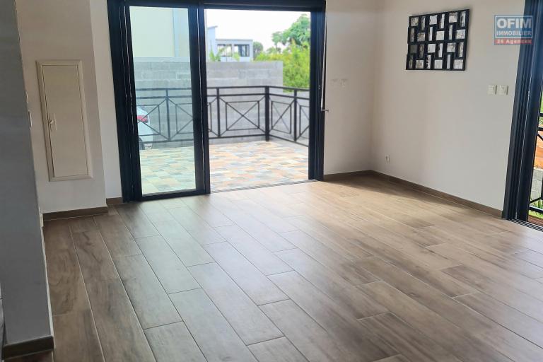 Location Maison / Villa SAINTE SUZANNE – photo 6 sur 17 – Séjour lumineux