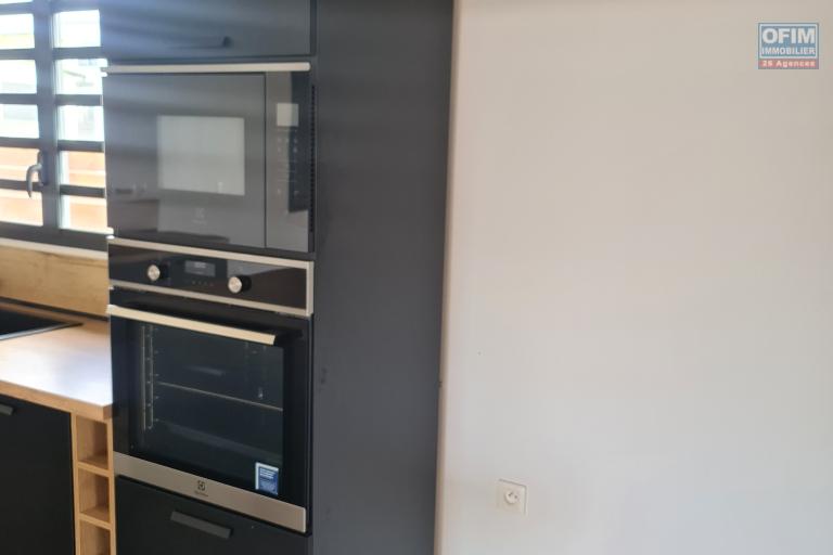 Location Maison / Villa SAINTE SUZANNE – photo 8 sur 17 – Cuisine équipée