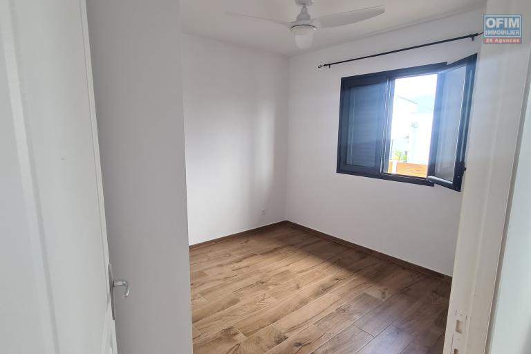 Location Maison / Villa SAINTE SUZANNE – photo 11 sur 17 – Chambre lumineuse
