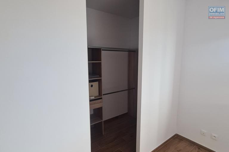 Location Maison / Villa SAINTE SUZANNE – photo 13 sur 17 – Dressing