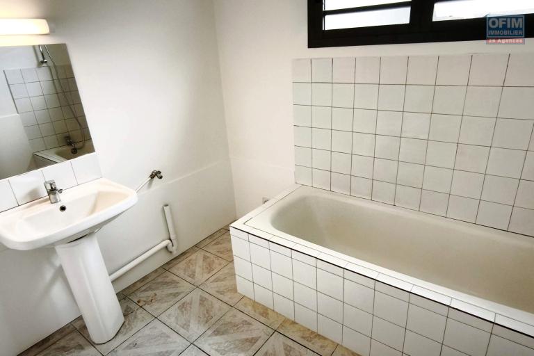 Location Maison / Villa SAINT JOSEPH – photo 13 sur 13 – SDB