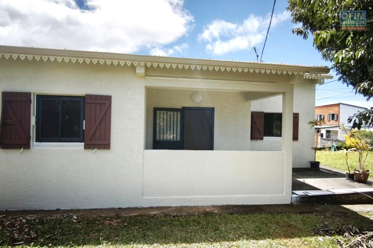 Location Maison / Villa SAINT JOSEPH – photo 3 sur 13 – Façade