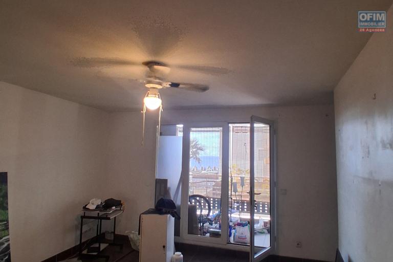 Location Appartement POSSESSION – photo 4 sur 16 – Séjour lumineux