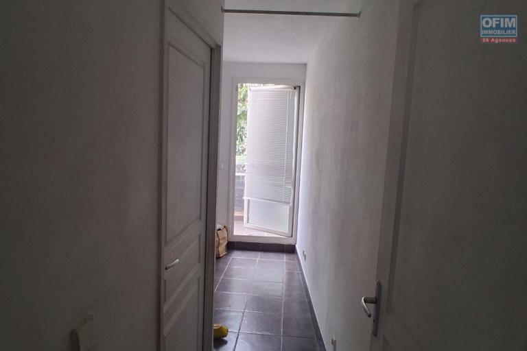 Location Appartement POSSESSION – photo 10 sur 16 – Dégagement