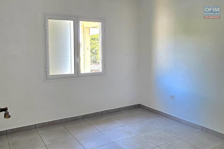Location Maison / Villa SAINTE MARIE – photo 6 sur 12 – Chambre lumineuse