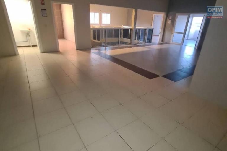 Location Local commercial SAINTE SUZANNE – photo 4 sur 9 – Local commercial