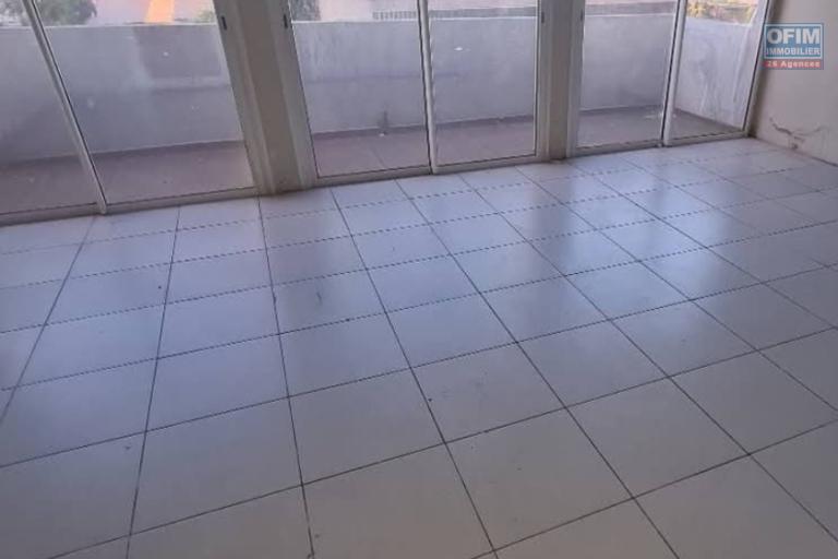 Location Local commercial SAINTE SUZANNE – photo 8 sur 9 – Local commercial lumineux