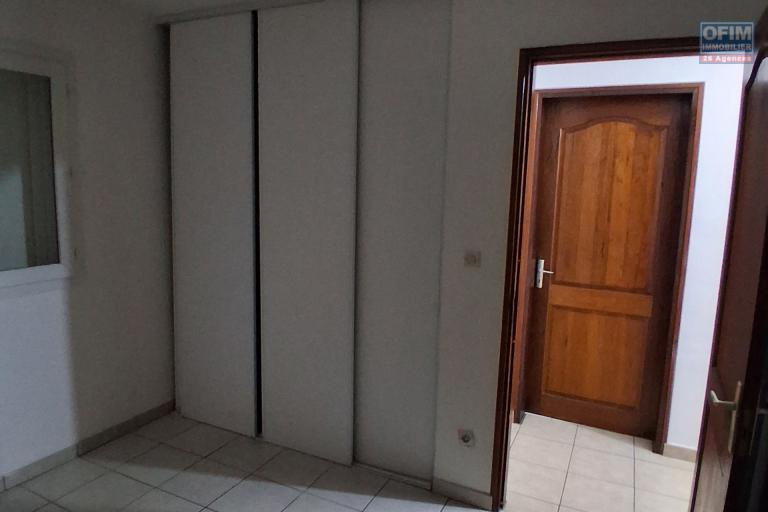 Location Maison / Villa POSSESSION – photo 7 sur 14 – Dégagement