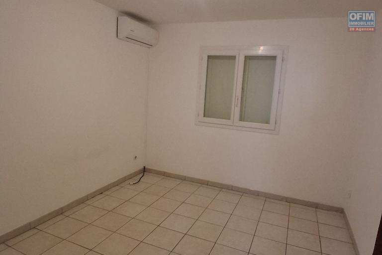 Location Maison / Villa POSSESSION – photo 9 sur 14 – Chambre