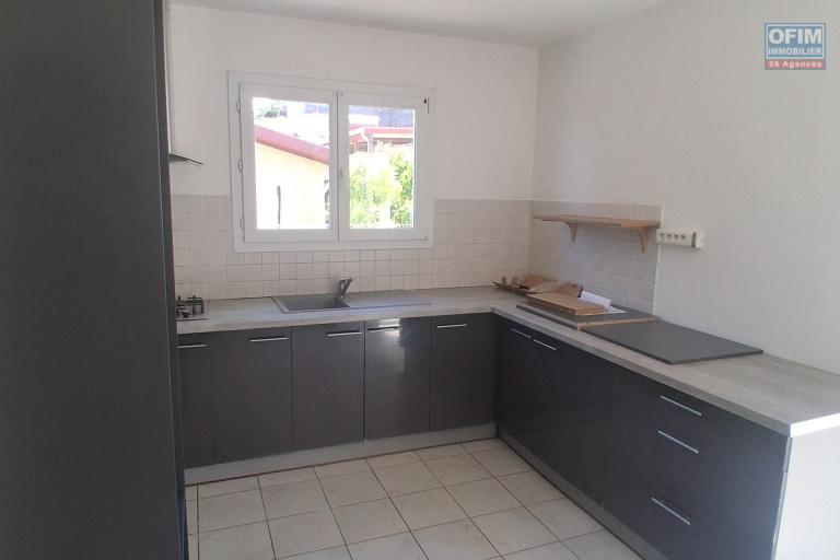 Location Maison / Villa POSSESSION – photo 5 sur 14 – Cuisine équipée