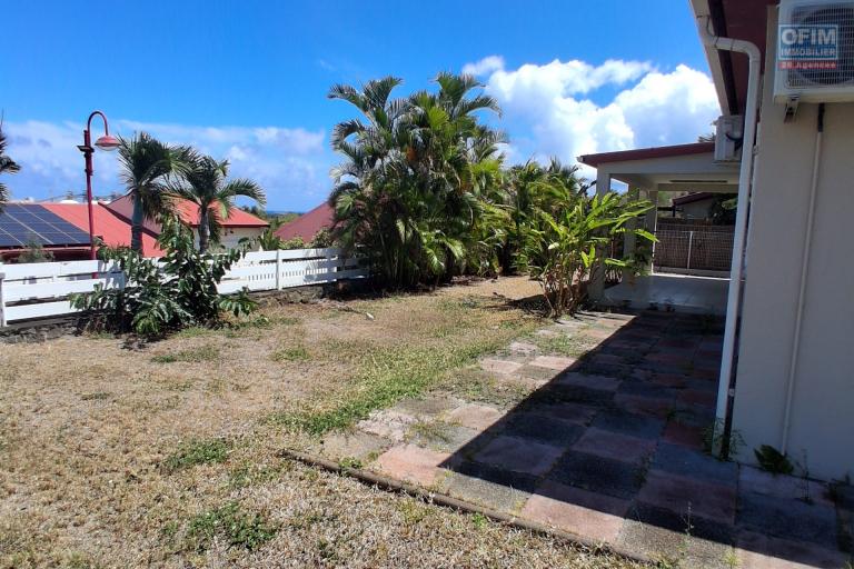 Location Maison / Villa POSSESSION – photo 3 sur 14 – Jardin arboré