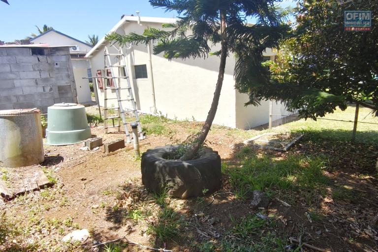 Location Maison / Villa SAINT JOSEPH – photo 9 sur 13 – Jardin arboré