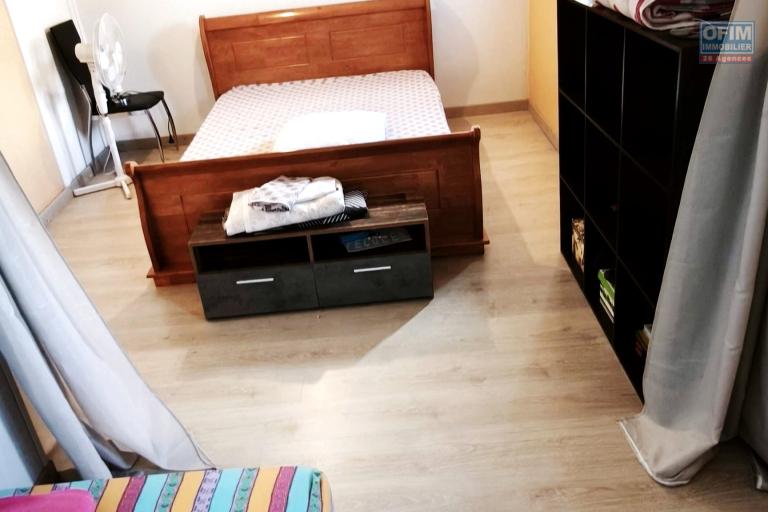 Vente Maison / Villa SAINT JOSEPH – photo 7 sur 16 – Chambre à l'étage