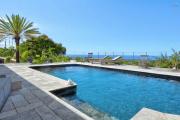 Maison d'exception de 222 m2 utiles en R+1 + piscine implantée sur 1034 m2 de terrain avec pleine vue imprenable océan et forêt