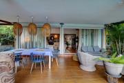 Belle villa 7 pièces, d'une surface habitable de 170 m², avec deux studios meublés, située aux Avirons.