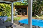 A Louer cette spacieuse villa de type F4/5 meublée  avec piscine chauffée sur le secteur de Sainte Marie La Ressource