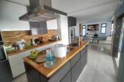 Superbe villa contemporaine bâtie en 2021 sur un terrain de 509 m2 au Tampon