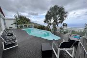A louer grande et belle villa F5 avec vue panoramique, piscine, jardin, dépendance, parking pour 4 voitures à Bellepierre, proche CHU