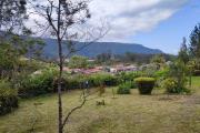 BELLE MAISON AVEC 2 CHAMBRES, BEAU JARDIN, AU CALME, VUE MONTAGNES