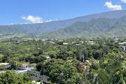 Maison F4 de 120 m2 utiles en R+1 + une dépendance, le tout implantée sur 423 m2 de terrain plat avec vue mer et montagne.