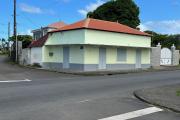 A louer sur axe passant local professionnel remis à neuf de 48m² avec parking à proximité immédiat