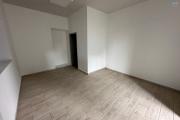A louer sur axe passant local professionnel remis à neuf de 48m² avec parking à proximité immédiat