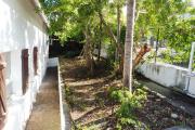 Maison 5 pièces d'une surface habitable de 120 m² implantée sur un terrain de 424 m² avec piscine, située à Piton st Leu / Pointe au Sel les Hauts.