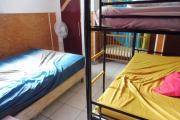 Ensemble immobilier de 14 pièces avec studio et appartement T3 d'une surface habitable de 320 m² sur un terrain de 623 m² situé aux Colimaçons.