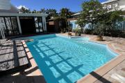 Etang Salé Les Bains, à 200 m de la plage, maison F6 meublée, 510 m2 de terrain, piscine au sel, garage, sauna et le tout en parfait état.