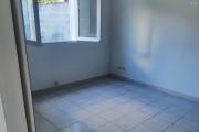 GRANDE MAISON AVEC 2 CHAMBRES EN BAS, GRANDE MEZZANINE AMÉNAGEABLE, JARDIN