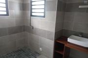 A LOUER APPARTEMENT F3 DE 70 M2 HABITABLE EN REZ DE JARDIN A LA SALINE LES HAUTS