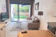 A louer appartement meublé avec jardin, parking, piscine, salle de sport et hammam, à Saint Denis - résidence Clos des Z'évis