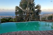 A louer grande villa F5 avec piscine, vue panoramique, jardin, parking pour 4 voitures à Bellepierre, proche CHU