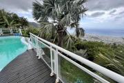 A louer grande villa F5 avec piscine, vue panoramique, jardin, parking pour 4 voitures à Bellepierre, proche CHU
